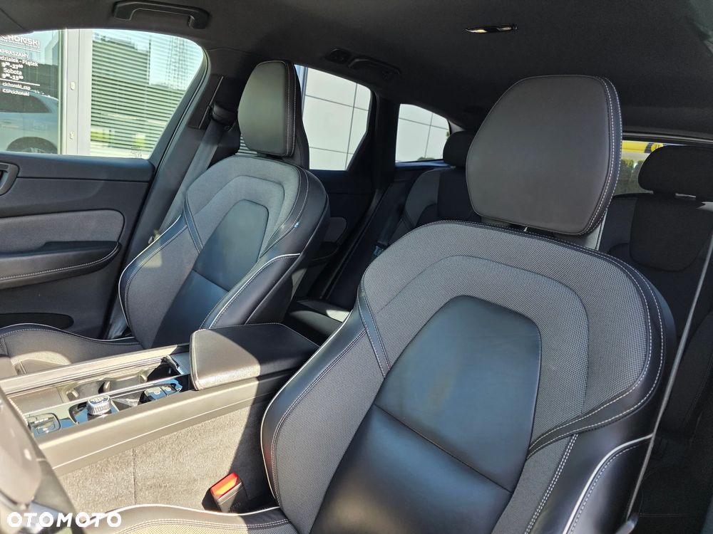 Volvo XC 60 B4 D AWD R-Design - 15