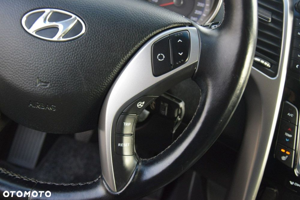 Hyundai i30 1.6 CRDi Fifa World Cup Edition - 35