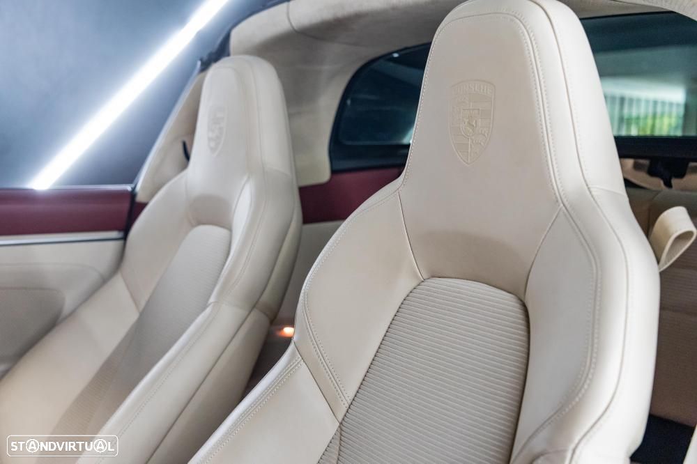 Porsche 911 (992) Targa 4S Heritage Design - 28