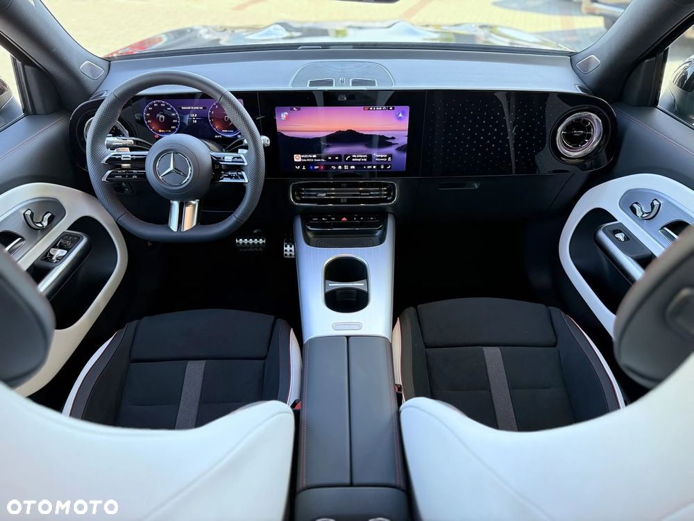 Mercedes-Benz GLB - 11