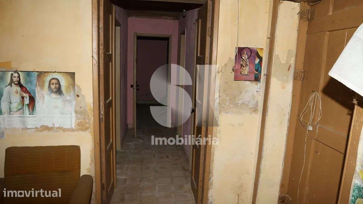 Moradia para recuperar em lote de 1.800 m2 - Grande imagem: 5/13
