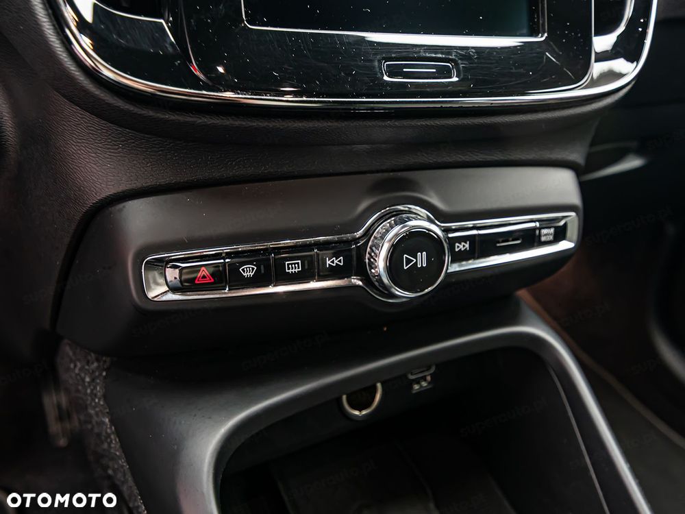 Volvo XC 40 T3 Momentum Pro - 18