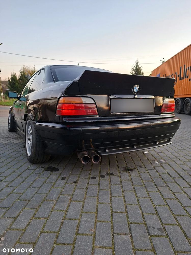 BMW Seria 3 325i - 11