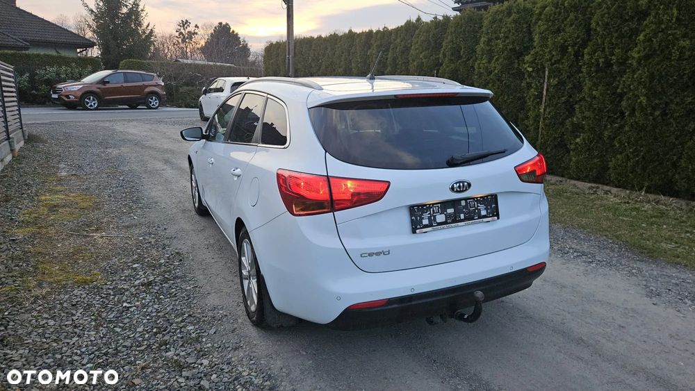 Kia Ceed 1.4 CVVT Dream Team Edition - 4
