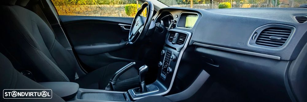 Volvo V40 D3 Momentum - 8