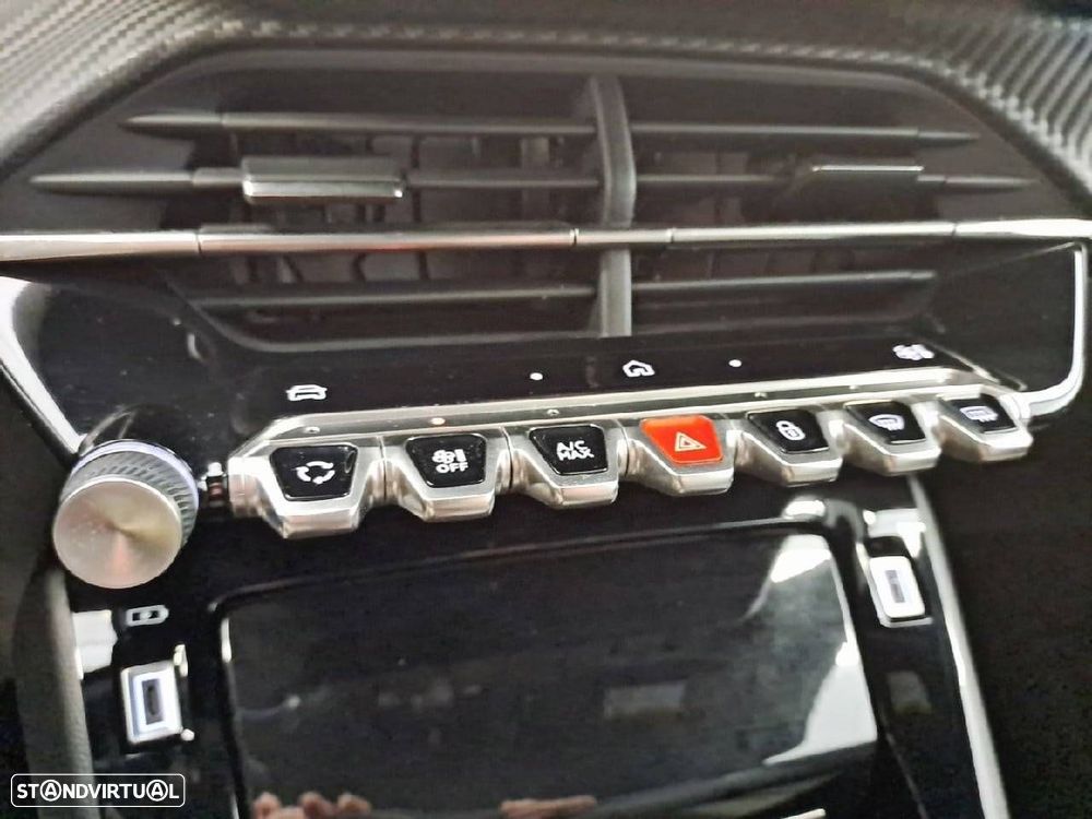 Peugeot e-2008 54 kWh Allure - 23