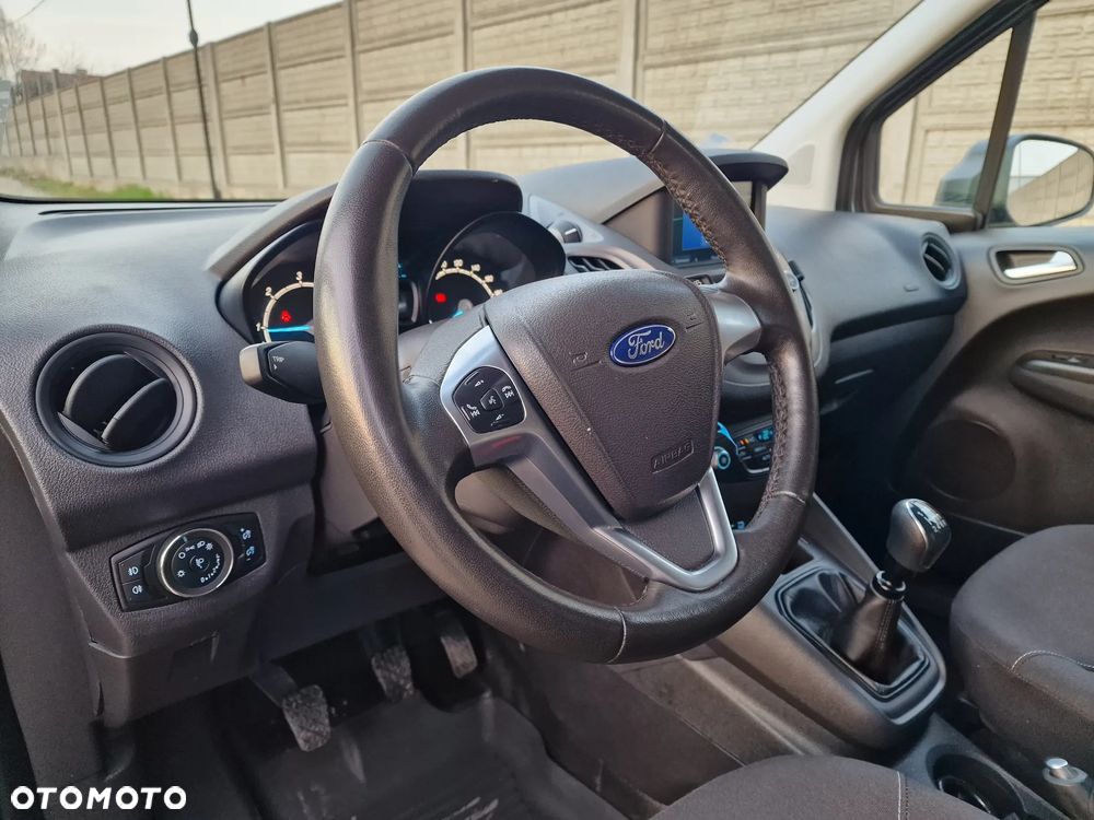 Ford Transit Courier - 9