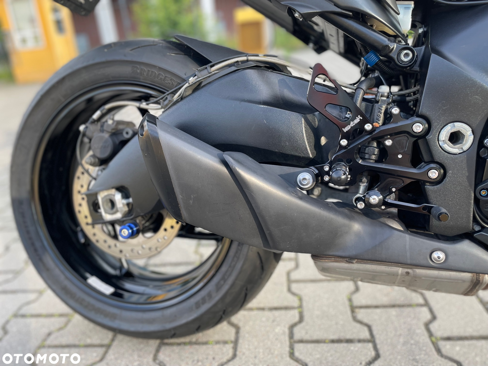 Suzuki GSX - 12