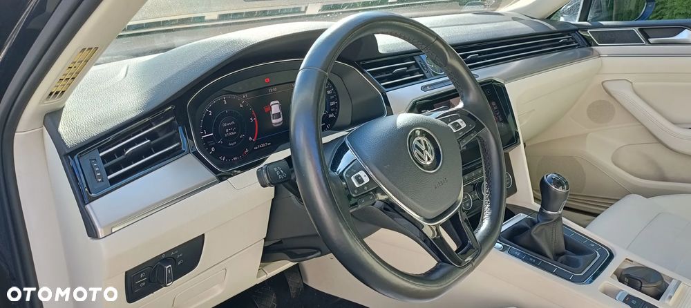 Volkswagen Passat - 11