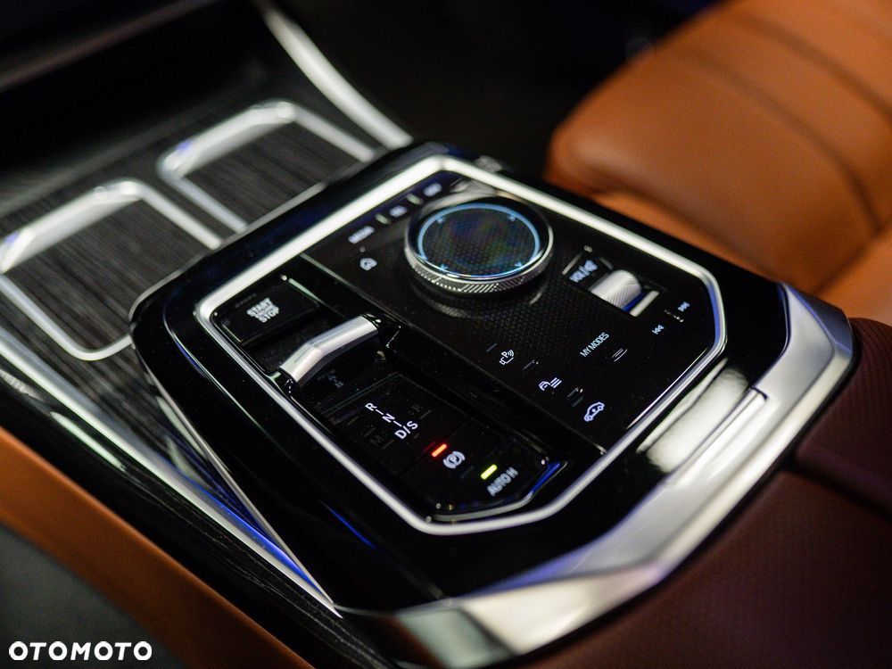 BMW Seria 7 - 32