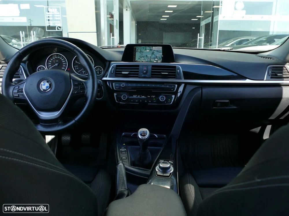 BMW 318 d Line Sport - 40