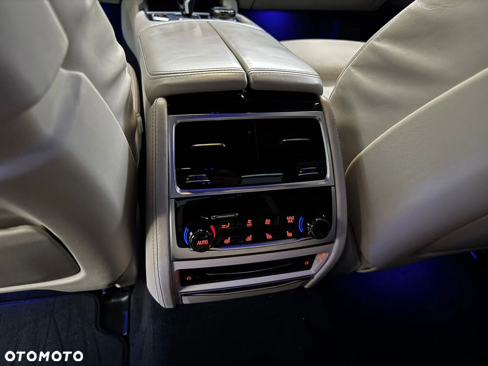 BMW Seria 7 750d xDrive sport - 27