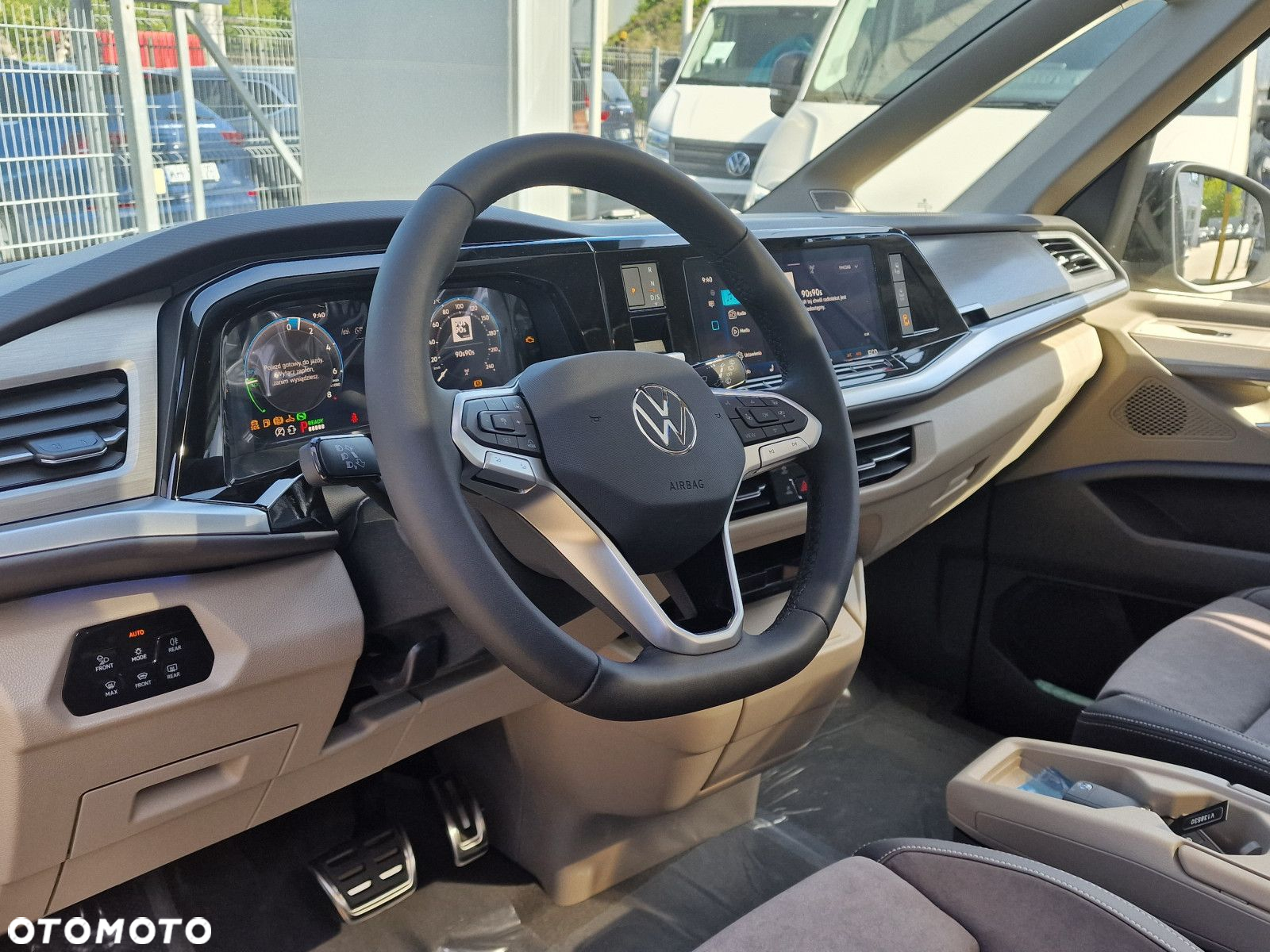 Volkswagen Multivan - 11