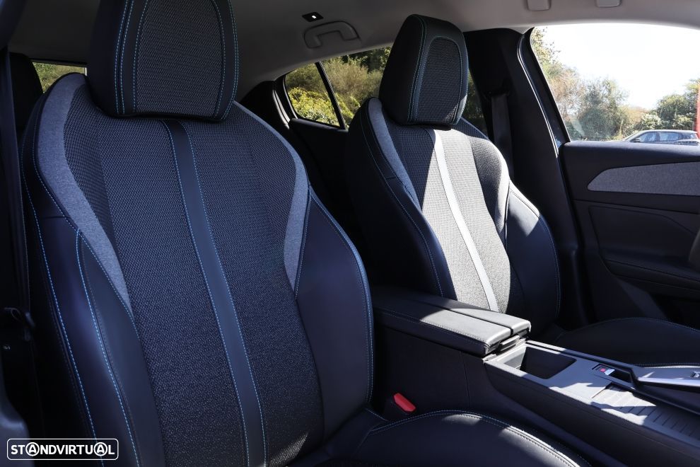 Peugeot 408 1.6 Hybrid Allure e-EAT8 - 15