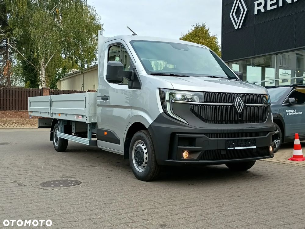 Renault Master skrzyniowy 4.8 m