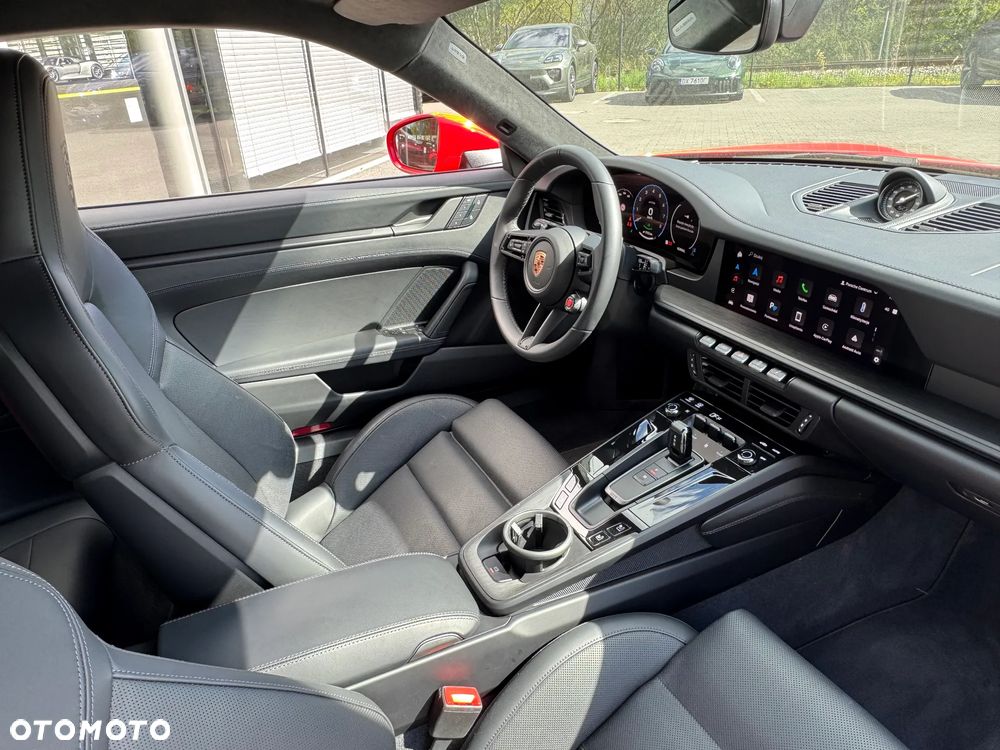 Porsche 911 Carrera T-Hybrid 4 GTS - 15