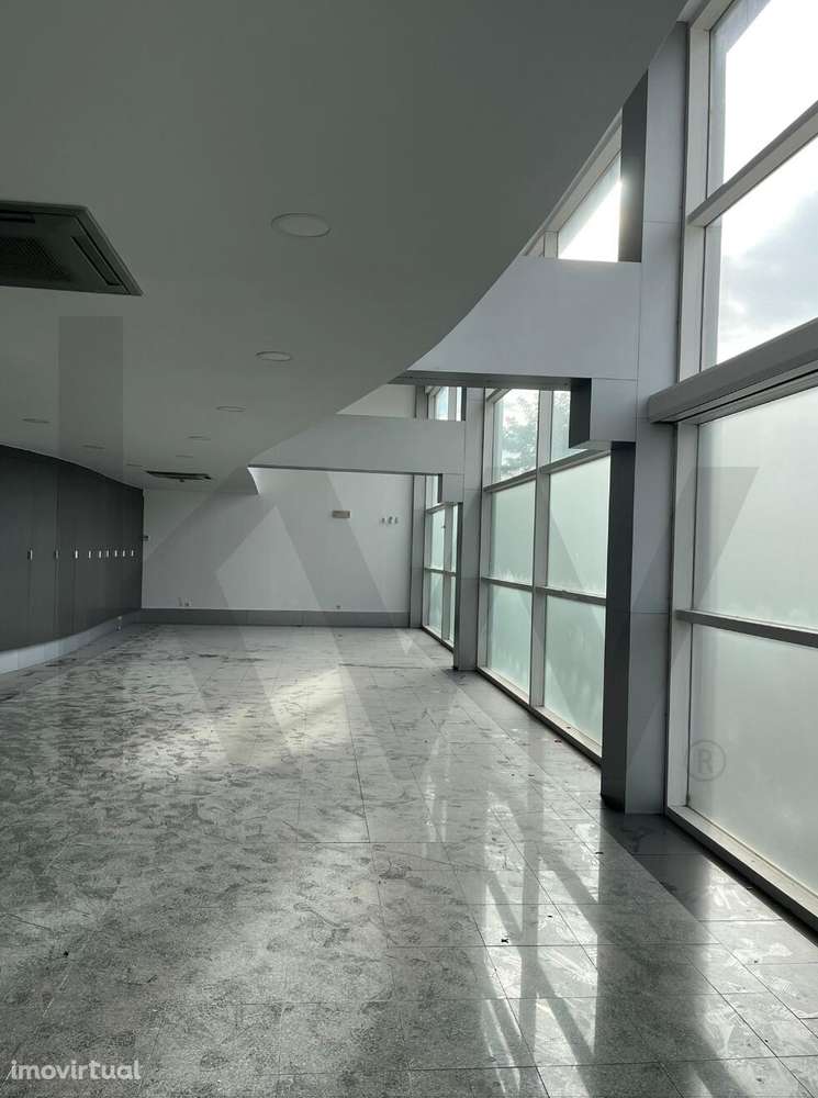 Armazém de 551m2 com loja e negócio em terreno de 1.100m2, Barreiro, S - Grande imagem: 4/37