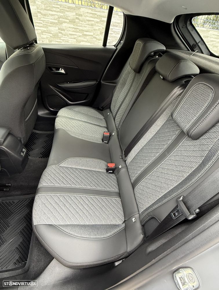 Peugeot 208 1.2 PureTech Allure EAT8 - 7