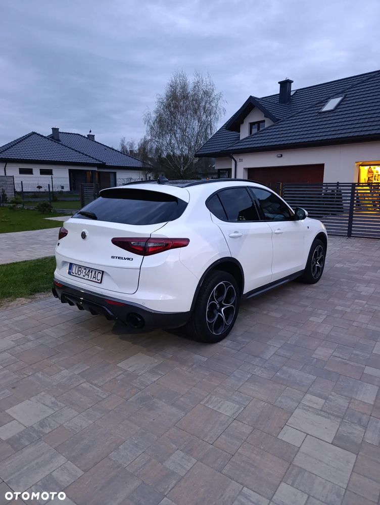 Alfa Romeo Stelvio 2.0 Turbo 16V AT8-Q4 Ti - 6