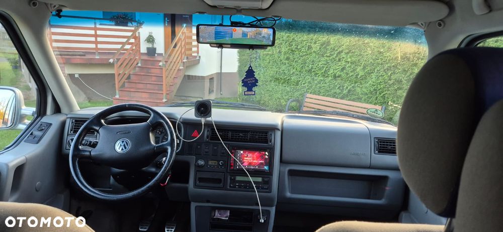 Volkswagen Multivan - 10