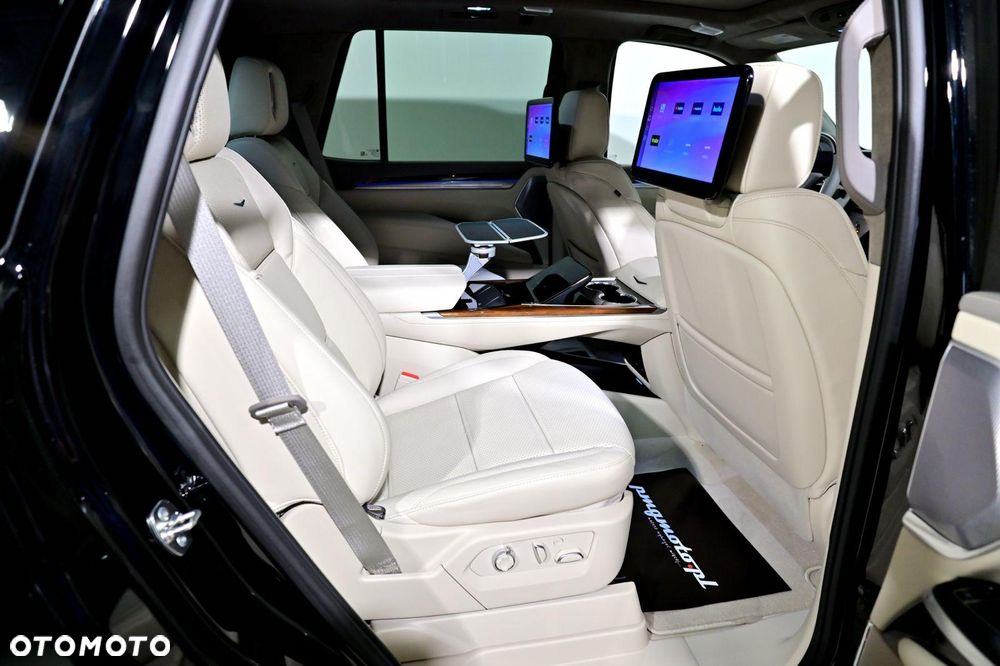 Cadillac Escalade - 16