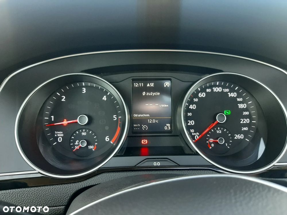 Volkswagen Passat 1.6 TDI SCR DSG Business - 25