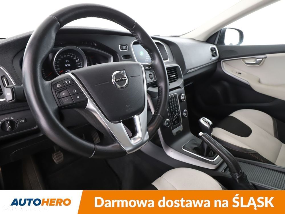 Volvo V40 Cross Country - 11