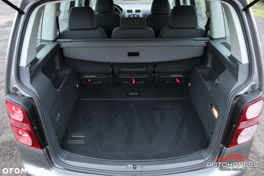 Volkswagen Touran - 21