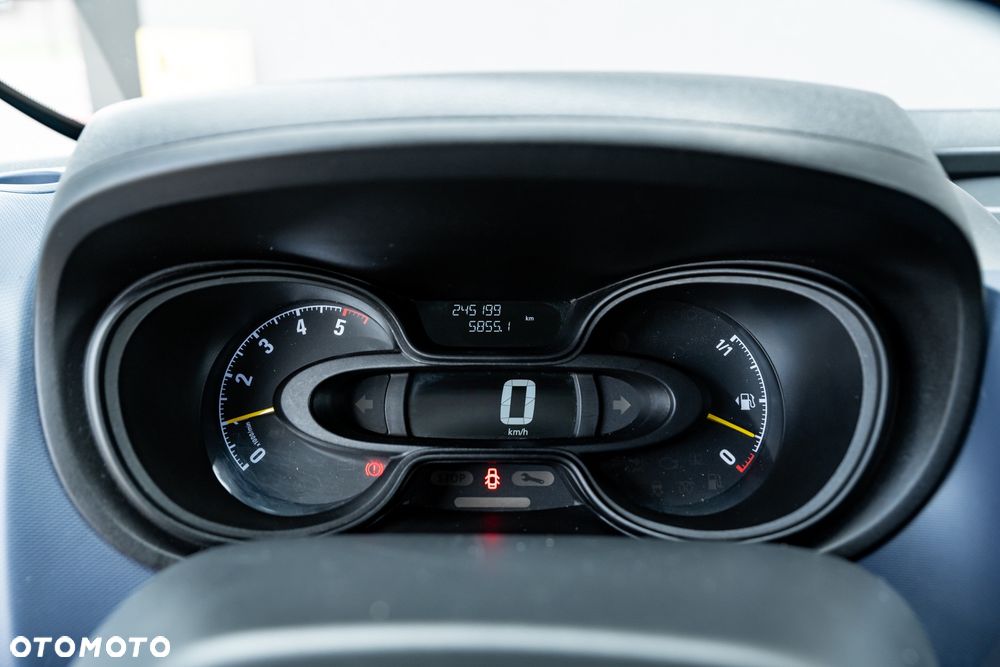 Opel Vivaro - 18