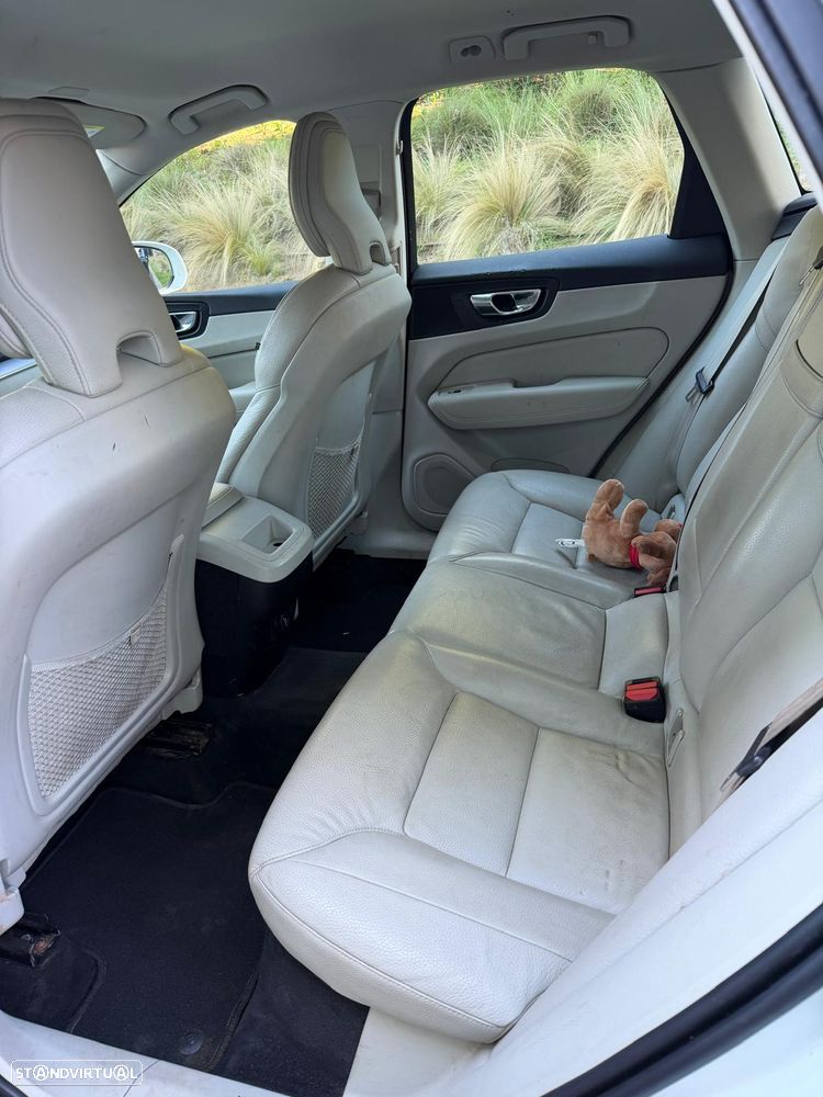 Volvo XC 60 2.0 D4 Momentum AWD Geartronic - 12