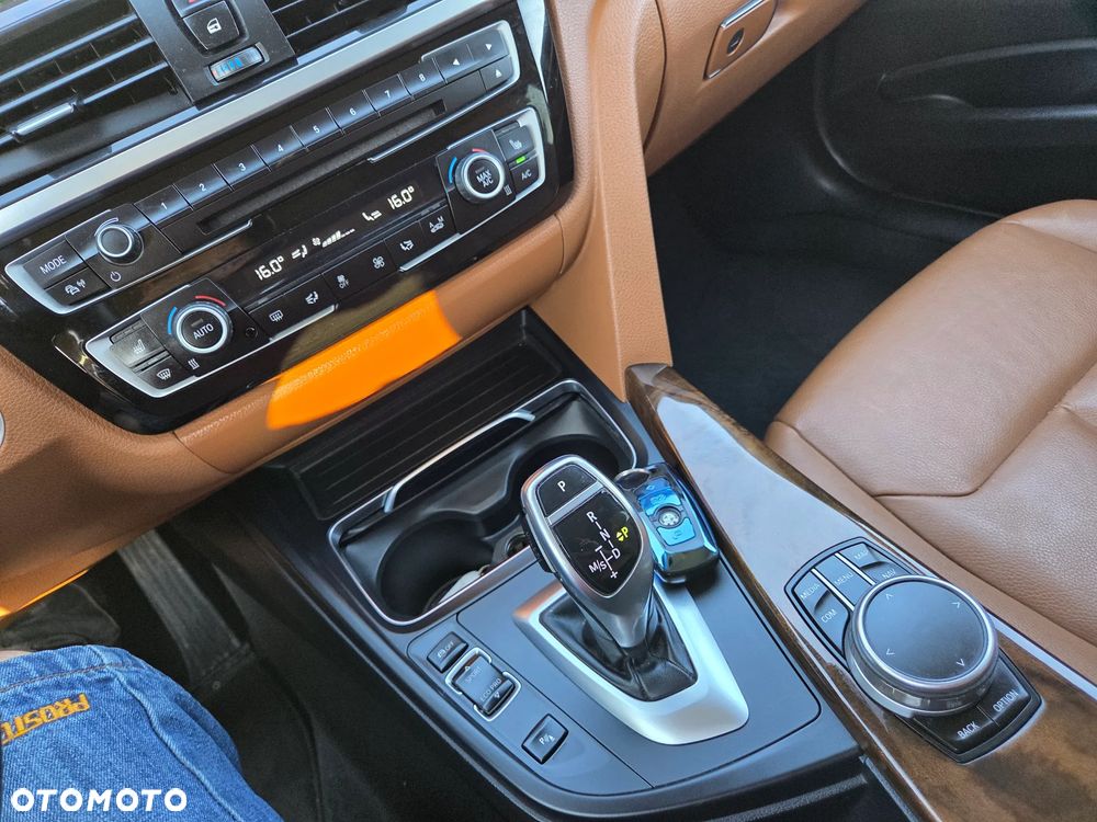 BMW Seria 3 330d xDrive Sport-Aut Sport Line - 24