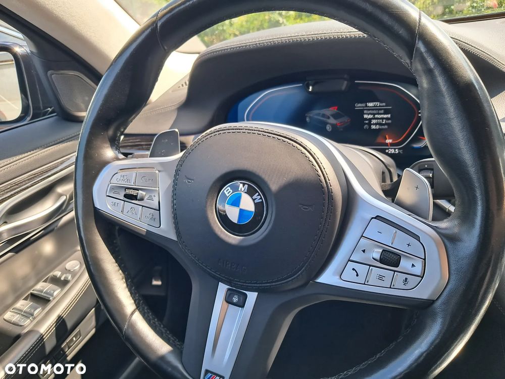 BMW Seria 7 750i xDrive - 22