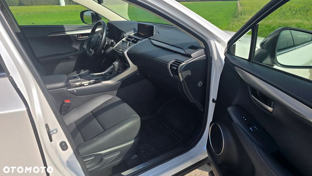 Lexus NX 300h F Impression AWD - 31