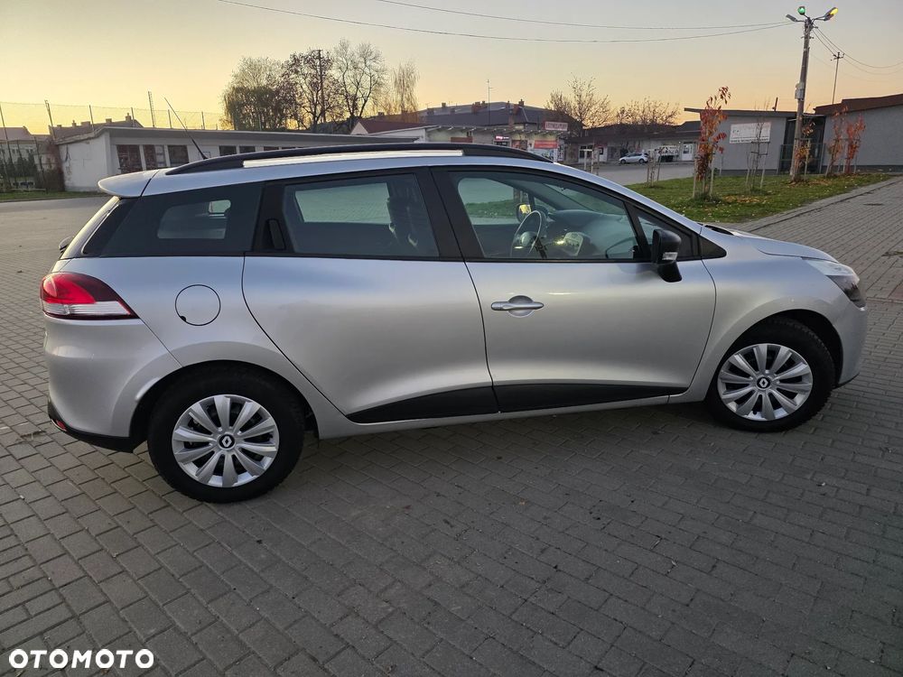 Renault Clio 1.2 16V 75 Expression - 10