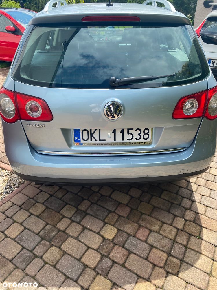Volkswagen Passat 2.0 TDI DPF Highline - 9