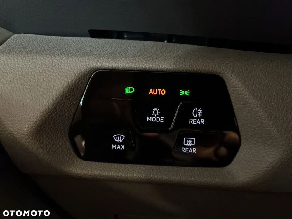 Volkswagen Multivan - 32