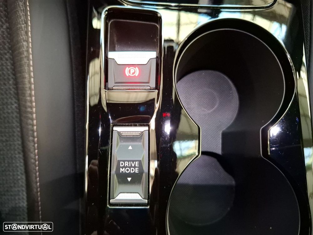 Peugeot 2008 1.2 Hybrid Allure e-DCS6 - 20