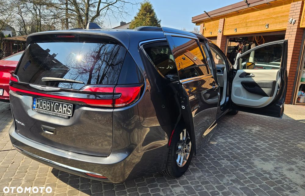 Chrysler Pacifica - 14