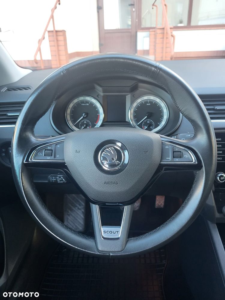 Skoda Octavia Scout 2.0 TDI 4x4 DSG - 30