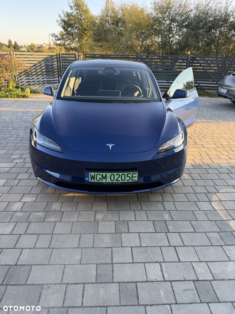 Tesla Model 3 2023 photo 2