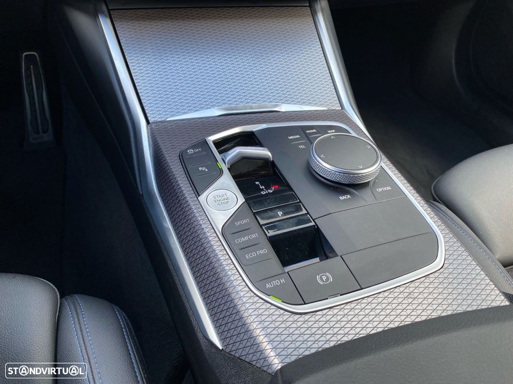 BMW 320 d Touring Pack Desportivo M Auto - 11