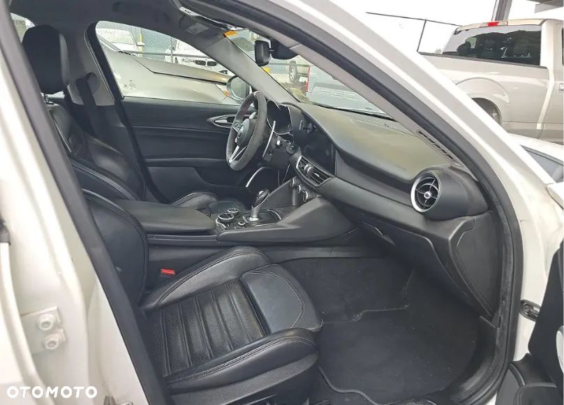 Alfa Romeo Giulia 2.0 Turbo TI Q4 - 10