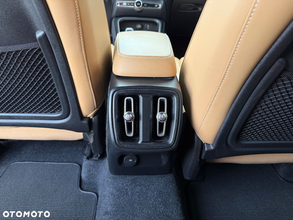 Volvo XC 40 T3 Geartronic Inscription - 32