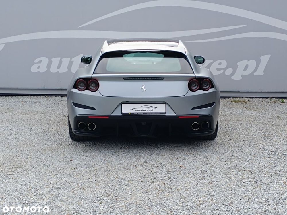 Ferrari GTC4Lusso - 7