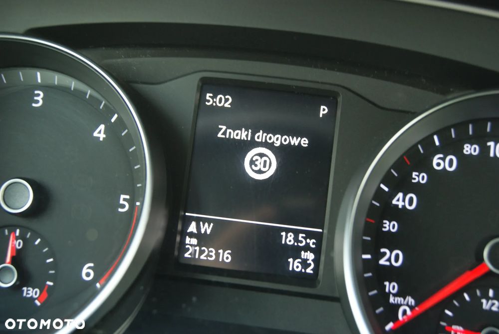 Volkswagen Passat 2.0 TDI SCR DSG Highline - 34