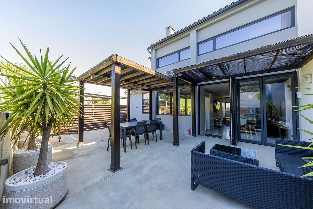 VIVENDA COM JARDIM E PISCINA PRIVADOS . - Grande imagem: 5/26