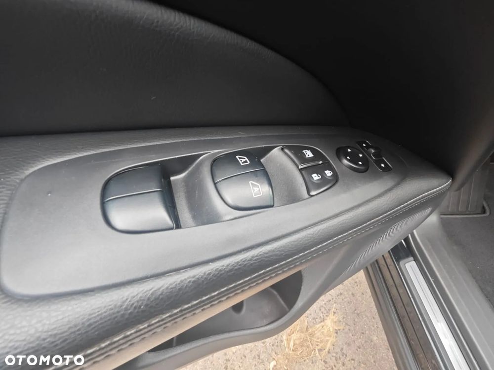 Nissan Pathfinder - 11