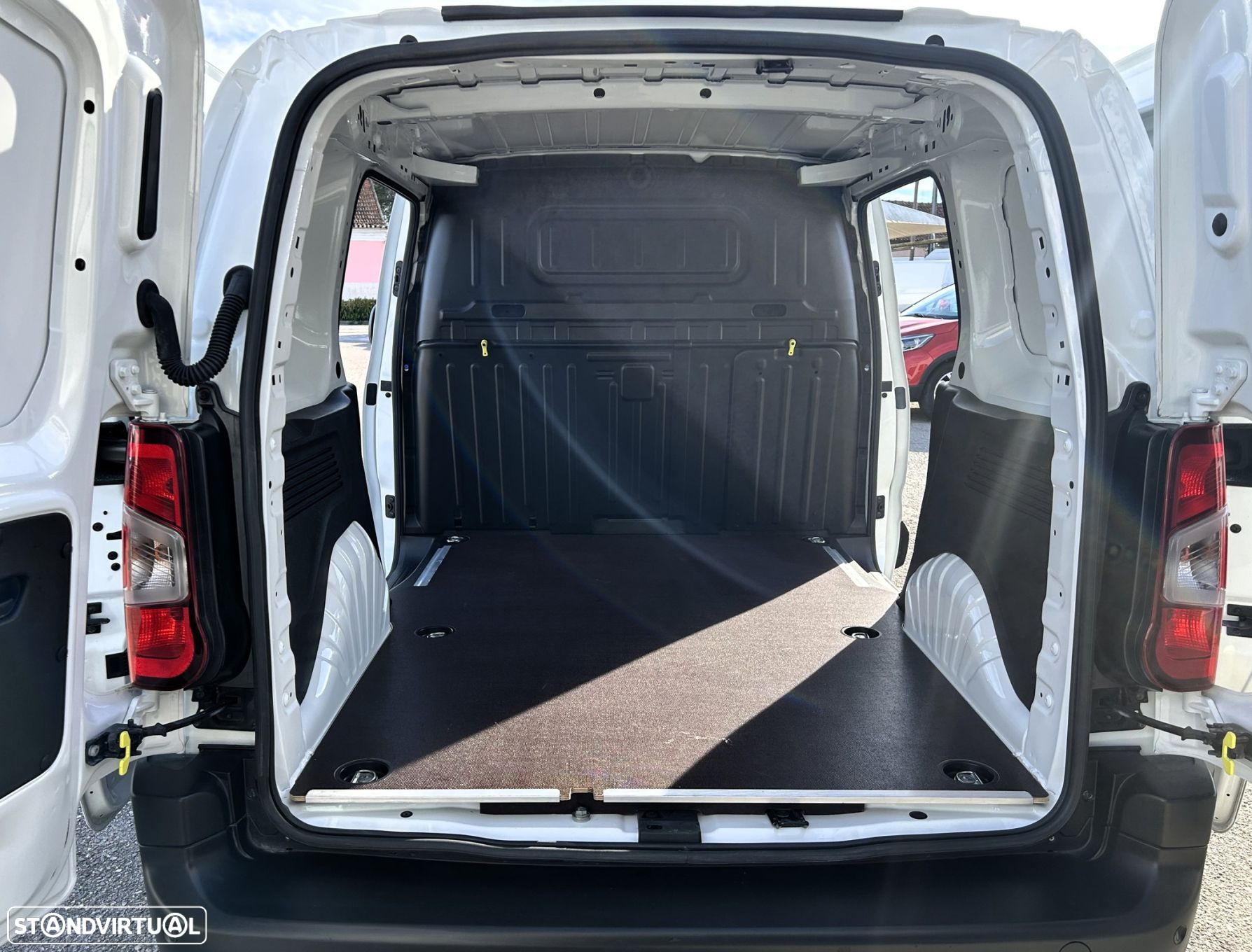 Peugeot Partner 1.5 BlueHDi Premium Standard - 23