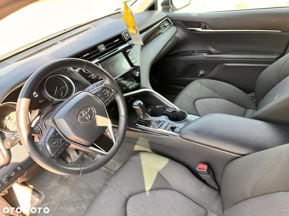 Toyota Camry - 10