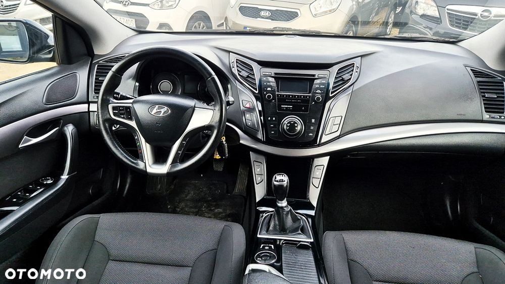 Hyundai i40 Kombi blue 1.6 Family+ - 35